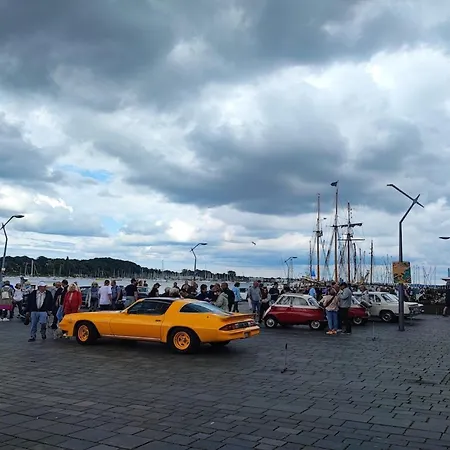 Pier 7 *