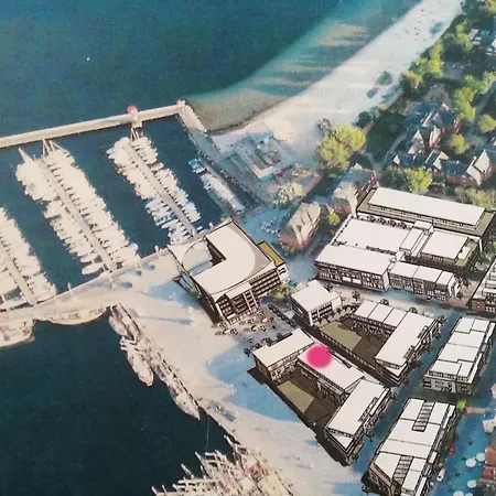 Pier 7 *